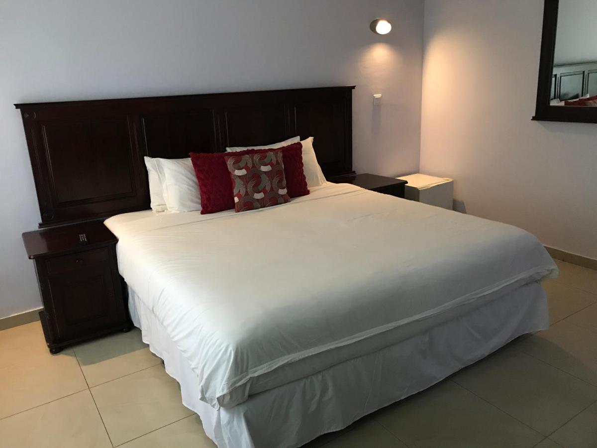 Crescent Lodge ลิฟวิงสโตน ภายนอก รูปภาพ
