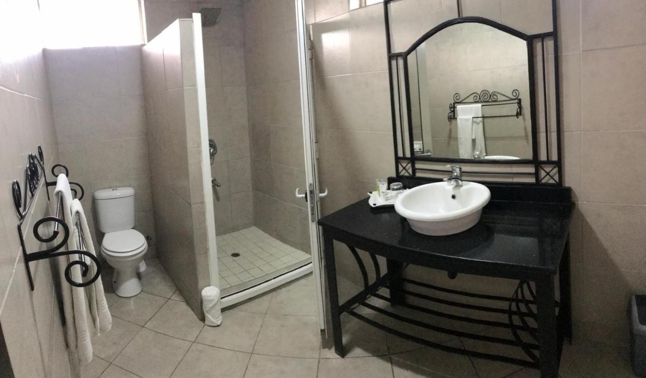 Crescent Lodge ลิฟวิงสโตน ภายนอก รูปภาพ