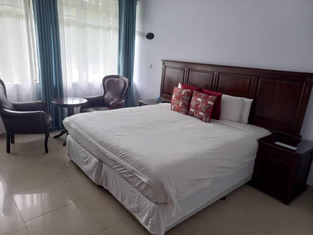 Crescent Lodge ลิฟวิงสโตน ภายนอก รูปภาพ